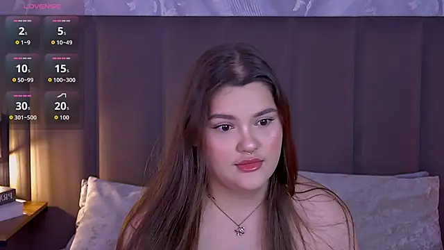 Snapshot of EmilyHyde chatting on October 12, 8:52 pm EmilyHyde online show from October 12, 8:52 pm