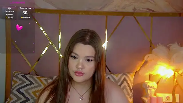 Snapshot of EmilyHyde chatting on October 16, 3:35 pm EmilyHyde online show from October 16, 3:35 pm