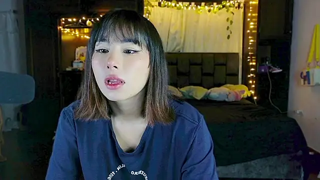 Snapshot of Shisuku_Sophi chatting on February 20, 1:35 am Shisuku Sophi online show from February 20, 1:35 am