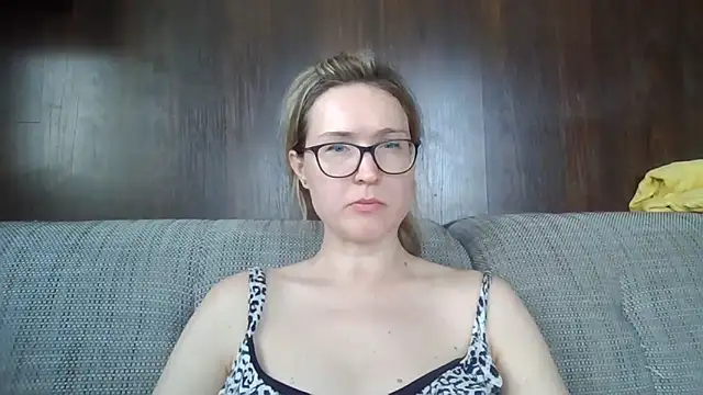 Snapshot of Jugira chatting on June 18, 12:20 pm Jugira online show from June 18, 12:20 pm