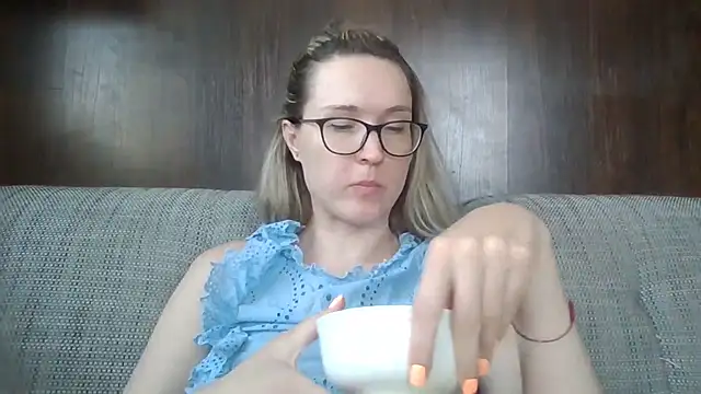 Snapshot of Jugira chatting on June 26, 11:58 am Jugira online show from June 26, 11:58 am
