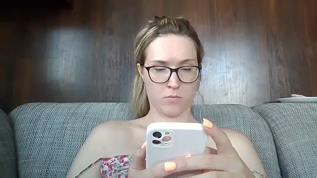Snapshot of Jugira chatting on July 12, 4:42 pm Jugira online show from July 12, 4:42 pm