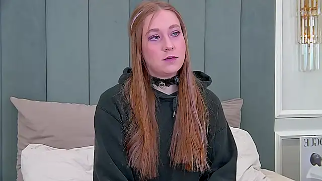 Snapshot of MiaEuphoria_ chatting on December 2, 3:23 am MiaEuphoria online show from December 2, 3:23 am