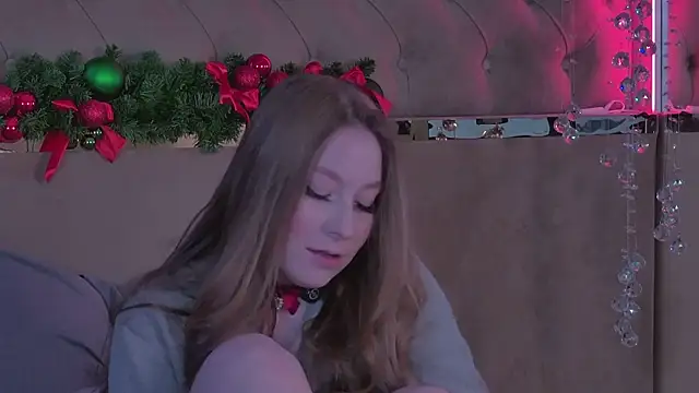 Snapshot of MiaEuphoria_ chatting on December 14, 4:29 am MiaEuphoria online show from December 14, 4:29 am