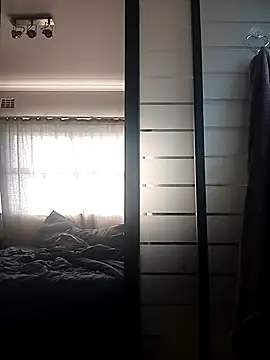 RFeltomWhitJ online show from November 8, 4:34 am