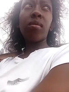 RFeltomWhitJ online show from November 10, 6:23 am