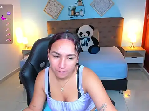 Snapshot of salome_rojas_ chatting on August 4, 2:41 pm salome rojas online show from August 4, 2:41 pm