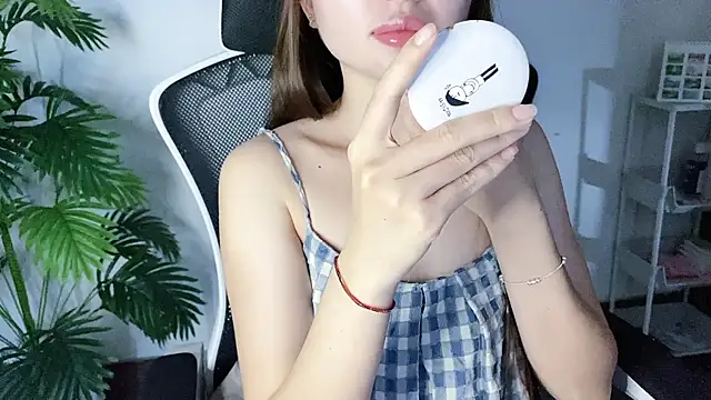 Snapshot of LiLi_Sweetie chatting on September 15, 4:12 am LiLi Sweetie online show from September 15, 4:12 am