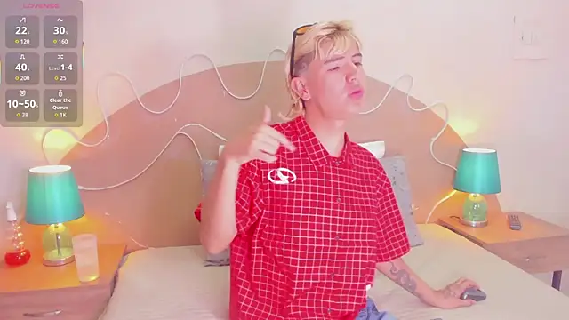 Snapshot of Enrrixxx_ chatting on November 11, 12:21 am Enrrixxx online show from November 11, 12:21 am