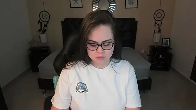 LolaVillalobos online show from February 18, 11:50 am