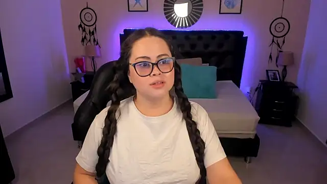 LolaVillalobos online show from April 24, 12:40 pm