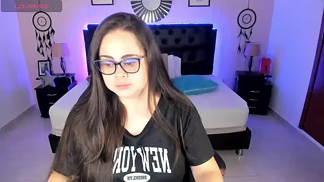 Snapshot of LolaVillalobos chatting on July 3, 12:22 pm LolaVillalobos online show from July 3, 12:22 pm