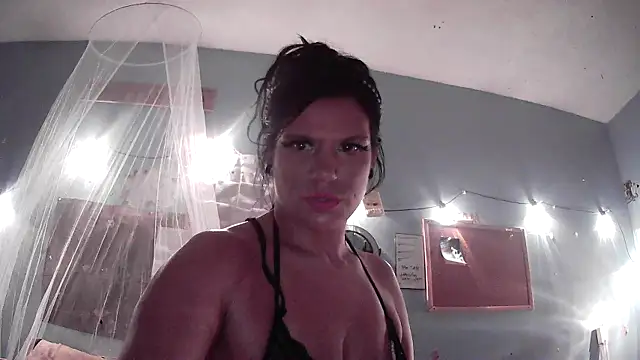 Snapshot of ovmilf chatting on October 20, 1:39 am ovmilf online show from October 20, 1:39 am