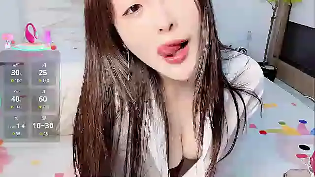 Snapshot of caomei2580 chatting on December 4, 2:48 pm caomei2580 online show from December 4, 2:48 pm