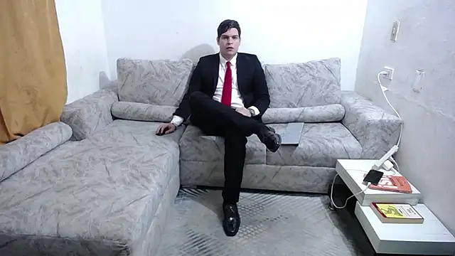 Victor Maitland online show from July 31, 8:30 pm