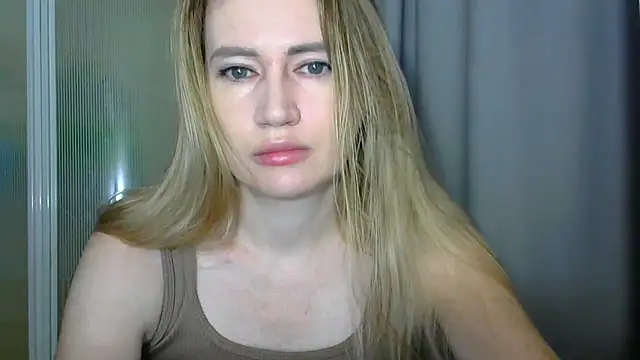 Snapshot of JessFoxxx chatting on September 13, 1:38 am JessFoxxx online show from September 13, 1:38 am