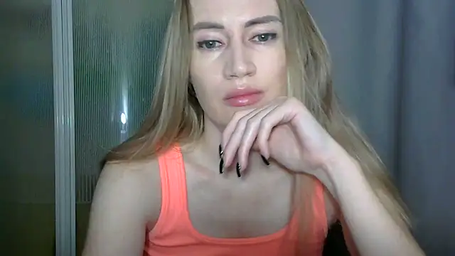 Snapshot of JessFoxxx chatting on November 8, 2:56 am JessFoxxx online show from November 8, 2:56 am