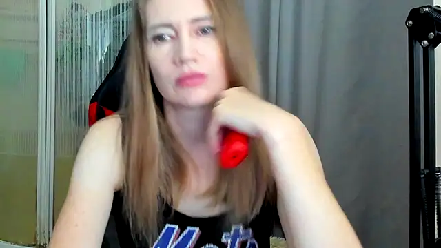 Snapshot of JessFoxxx chatting on June 2, 2:24 am JessFoxxx online show from June 2, 2:24 am