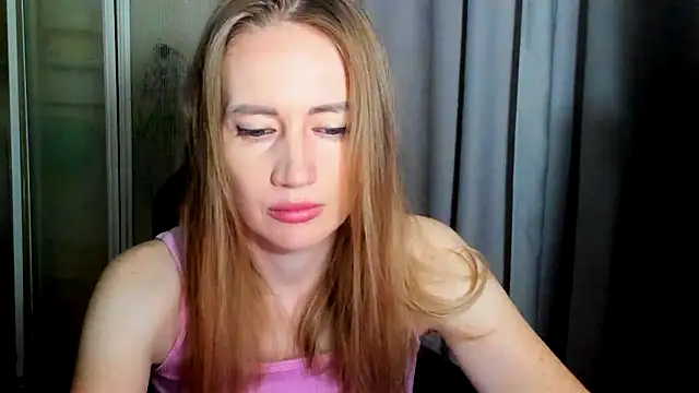 Snapshot of JessFoxxx chatting on June 12, 3:05 am JessFoxxx online show from June 12, 3:05 am