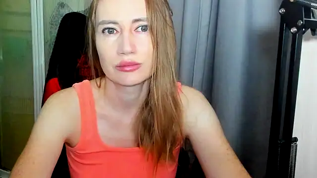 Snapshot of JessFoxxx chatting on June 13, 2:42 am JessFoxxx online show from June 13, 2:42 am