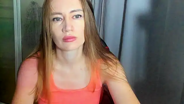 Snapshot of JessFoxxx chatting on June 16, 2:47 am JessFoxxx online show from June 16, 2:47 am