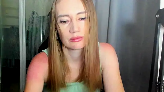 Snapshot of JessFoxxx chatting on June 17, 2:58 am JessFoxxx online show from June 17, 2:58 am