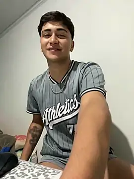 Snapshot of Tavinho067 chatting on November 9, 10:41 pm Tavinho067 online show from November 9, 10:41 pm