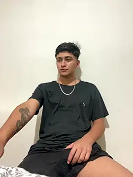 Snapshot of Tavinho067 chatting on November 10, 8:52 pm Tavinho067 online show from November 10, 8:52 pm