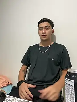 Snapshot of Tavinho067 chatting on November 12, 2:34 am Tavinho067 online show from November 12, 2:34 am