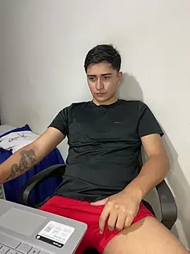 Snapshot of Tavinho067 chatting on December 21, 11:23 pm Tavinho067 online show from December 21, 11:23 pm