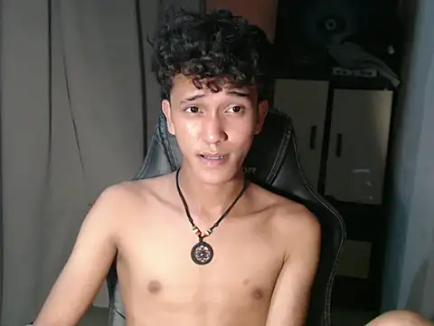 Snapshot of kenbigcockxx chatting on October 17, 11:57 am kenbigcockxx online show from October 17, 11:57 am
