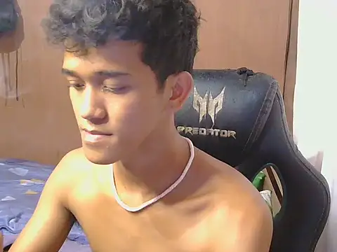 Snapshot of kenbigcockxx chatting on December 19, 1:23 am kenbigcockxx online show from December 19, 1:23 am