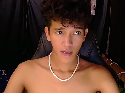 Snapshot of kenbigcockxx chatting on March 25, 3:34 am kenbigcockxx online show from March 25, 3:34 am