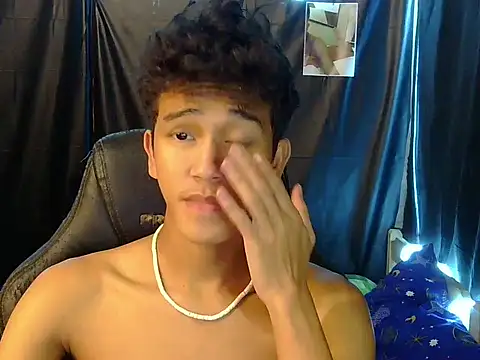 Snapshot of kenbigcockxx chatting on March 27, 2:50 pm kenbigcockxx online show from March 27, 2:50 pm