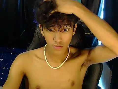 Snapshot of kenbigcockxx chatting on April 13, 9:26 am kenbigcockxx online show from April 13, 9:26 am