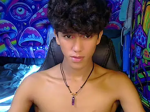 Snapshot of kenbigcockxx chatting on June 16, 3:25 pm kenbigcockxx online show from June 16, 3:25 pm