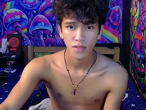 Snapshot of kenbigcockxx chatting on June 21, 10:23 pm kenbigcockxx online show from June 21, 10:23 pm