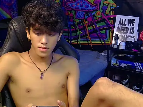 Snapshot of kenbigcockxx chatting on June 23, 8:07 pm kenbigcockxx online show from June 23, 8:07 pm