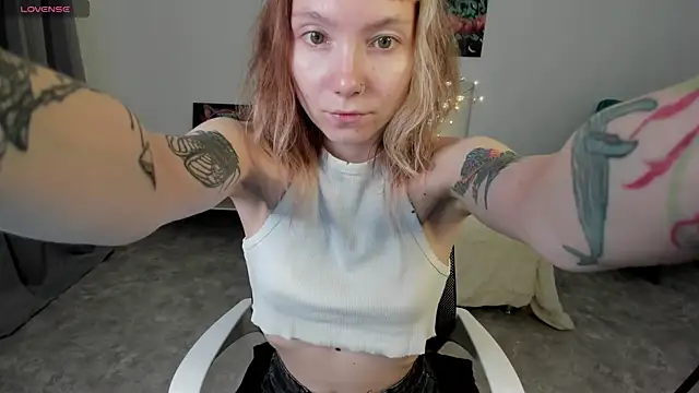 Snapshot of tattoo_art_baby chatting on September 15, 1:27 am tattoo art baby online show from September 15, 1:27 am