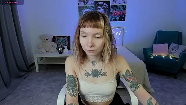 Snapshot of tattoo_art_baby chatting on September 16, 1:28 am tattoo art baby online show from September 16, 1:28 am