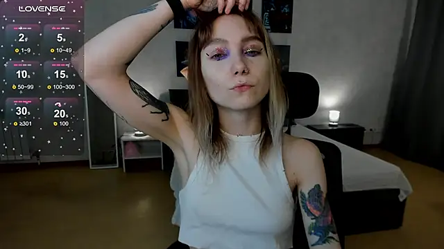 Snapshot of tattoo_art_baby chatting on November 2, 1:30 am tattoo art baby online show from November 2, 1:30 am