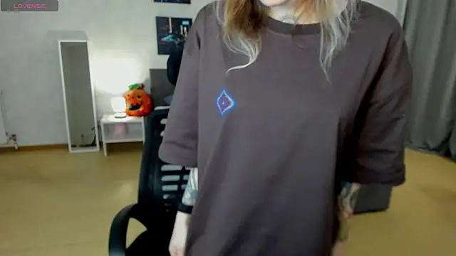 Snapshot of tattoo_art_baby chatting on November 7, 1:38 am tattoo art baby online show from November 7, 1:38 am