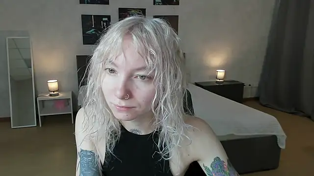 Snapshot of tattoo_art_baby chatting on December 5, 1:36 am tattoo art baby online show from December 5, 1:36 am