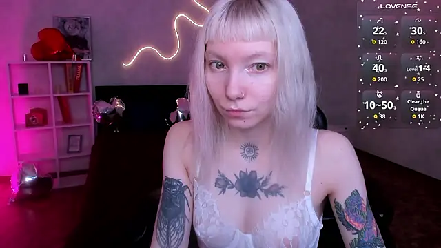 Snapshot of tattoo_art_baby chatting on February 14, 1:13 am tattoo art baby online show from February 14, 1:13 am