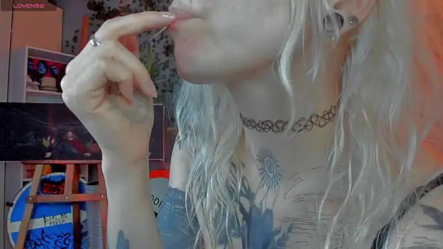 Snapshot of tattoo_art_baby chatting on June 22, 6:21 am tattoo art baby online show from June 22, 6:21 am