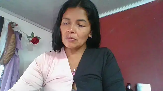 DianaOchoa  online show from April 27, 8:40 pm