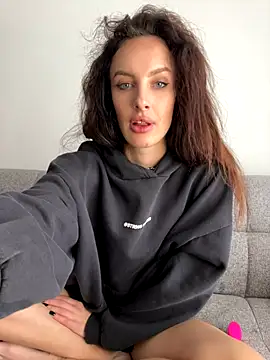 Snapshot of goodgirldevil chatting on October 28, 11:14 am goodgirldevil online show from October 28, 11:14 am