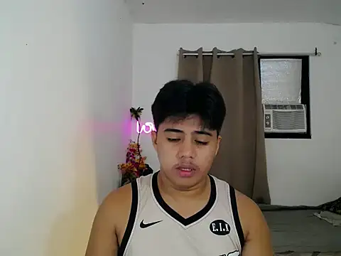 Hugecock2hundle intown online show from November 15, 6:48 pm