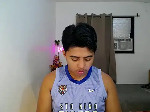 Hugecock2hundle intown online show from November 24, 7:30 am