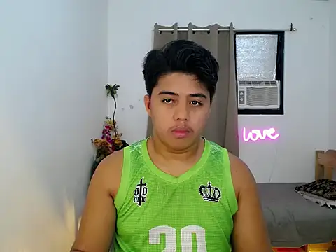 Hugecock2hundle intown online show from November 28, 7:33 am